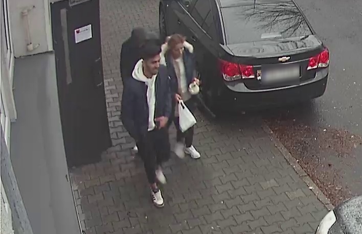 Ukradli pieniądze z mieszkania - rozpoznajesz ich?