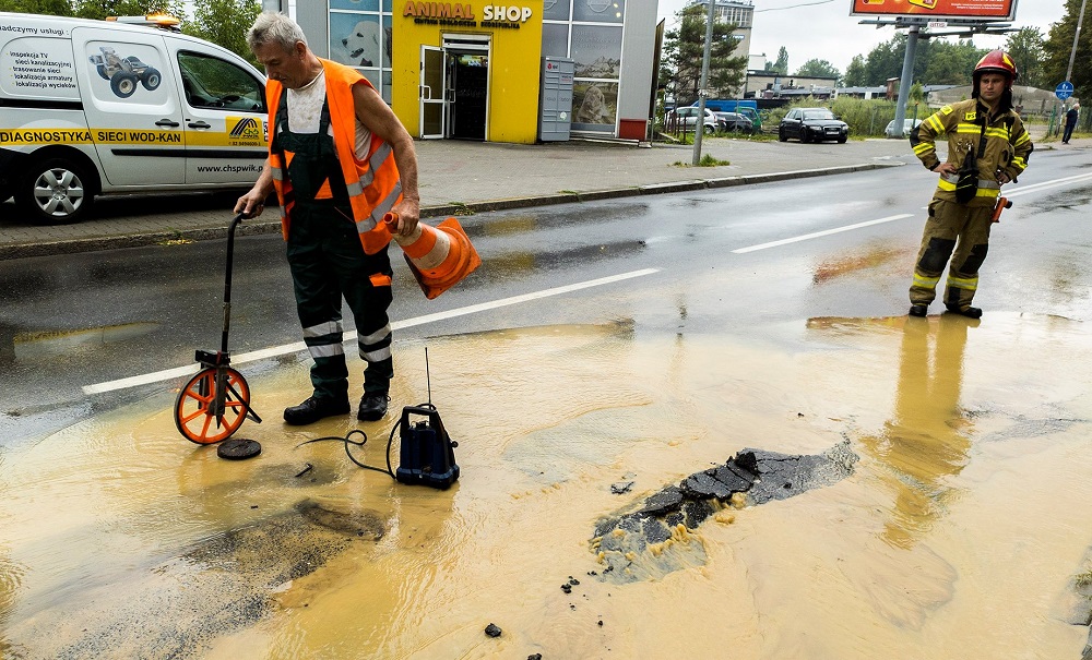 Chorzów: W ciągu ul. Wojska Polskiego tworzy się zapadlisko