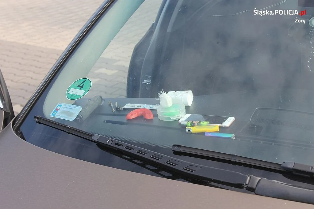 20-latka stwarzała zagrożenie na drodze. Policjanci znaleźli w samochodzie narkotyki