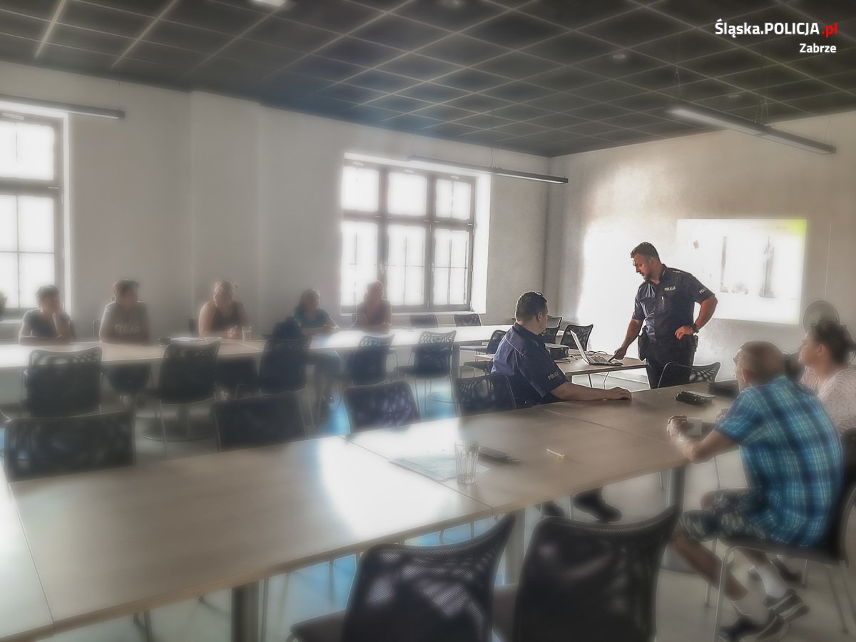 Spotkanie z dzielnicowymi z III komisariatu w Centrum Usług Społecznych w Zabrzu