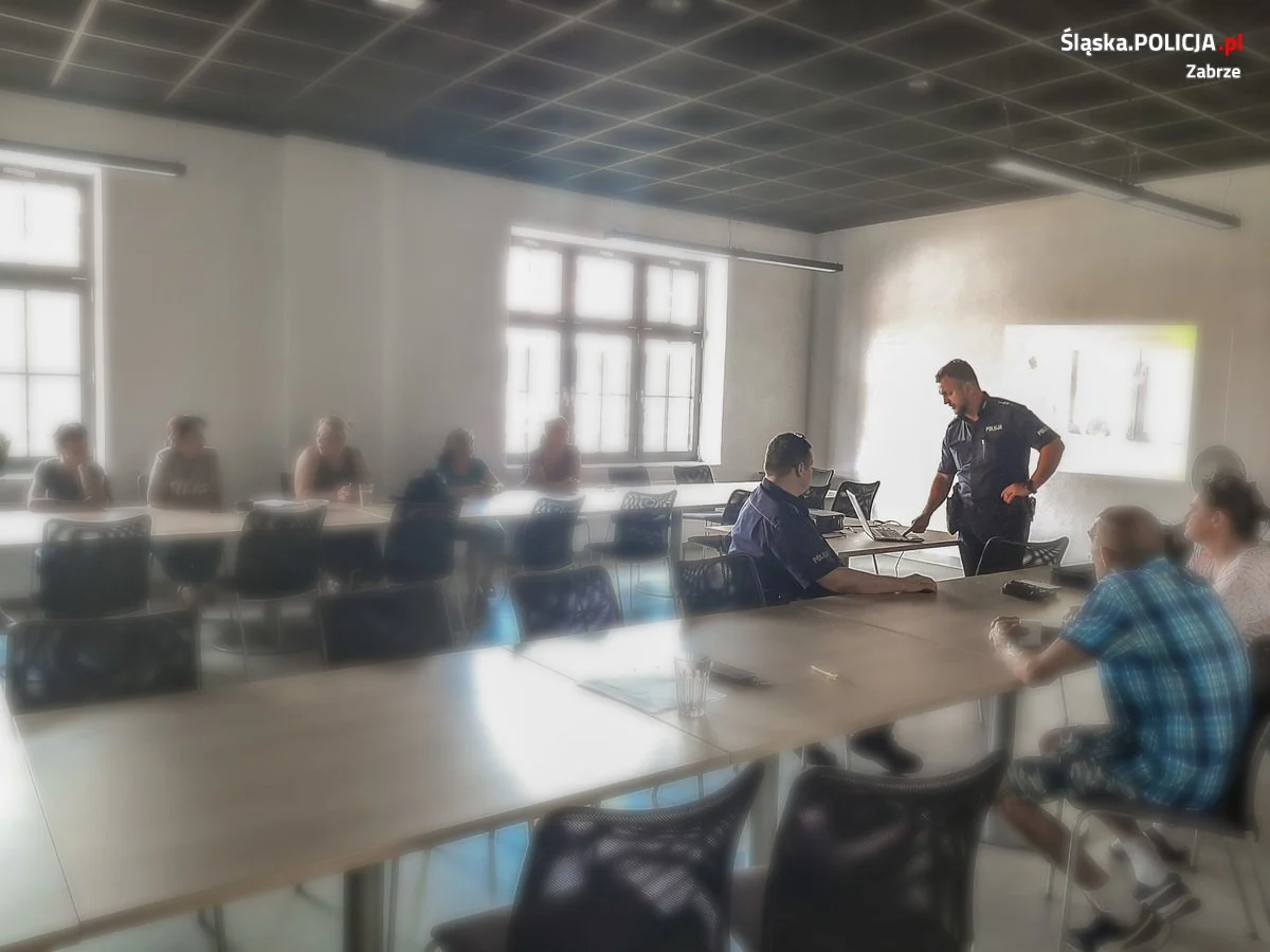 Spotkanie z dzielnicowymi z III komisariatu w Centrum Usług Społecznych w Zabrzu