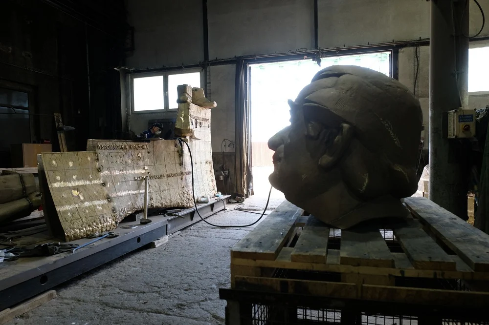 Prace nad pomnikiem prof. Zbigniewa Religi dobiegają końca