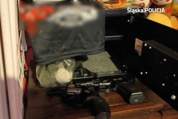 29-letni pseudokibic trafił do aresztu. W mieszkaniu miał ponad 3 kg narkotyków!