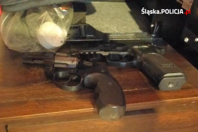 29-letni pseudokibic trafił do aresztu. W mieszkaniu miał ponad 3 kg narkotyków!