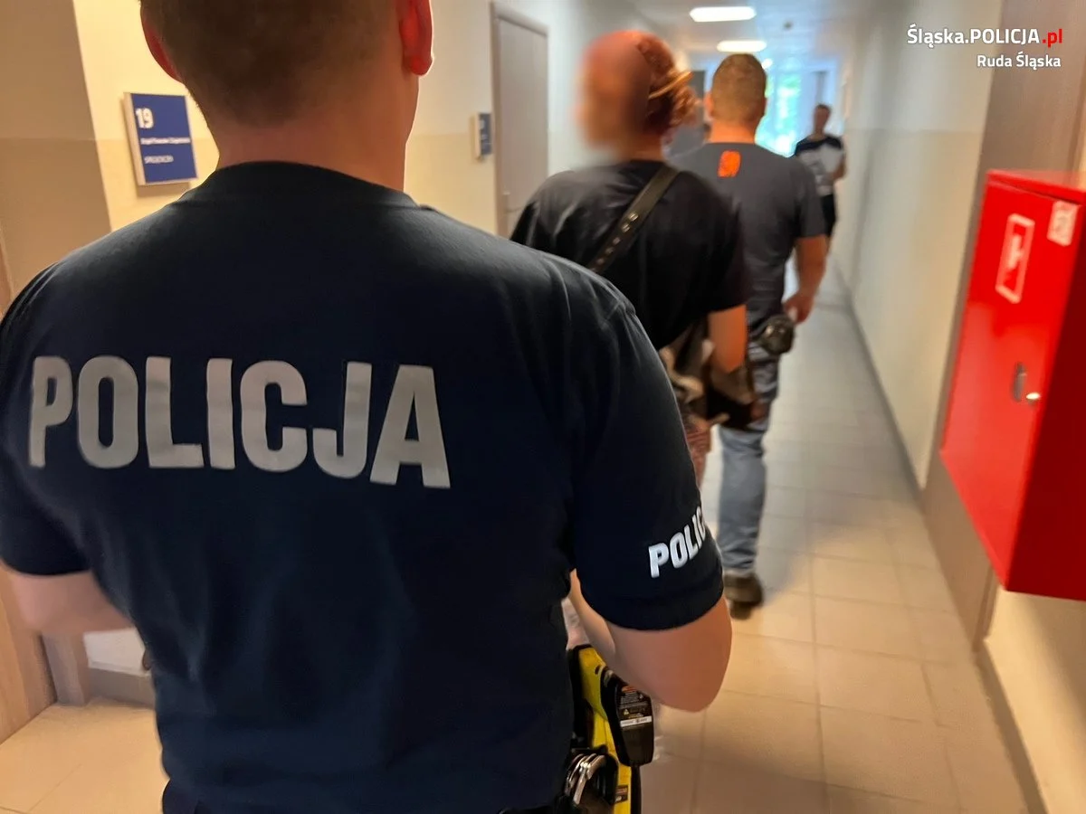 Ruda Śląska: Oszustka podała się za policjantkę i okradła 91-letnią rudziankę!