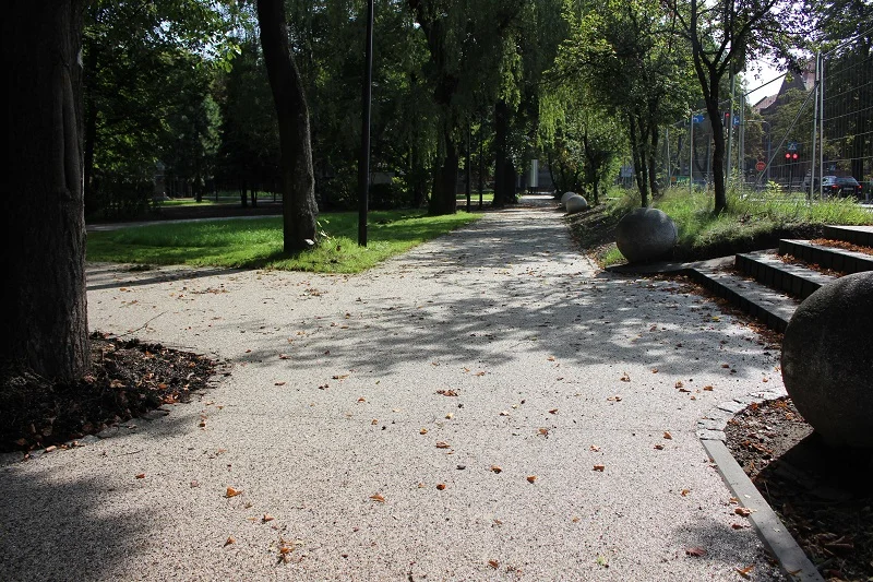 Prace przy rewitalizacji Placu Niepodległości w Goduli idą pełną parą