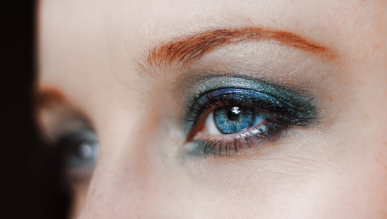 Cienie do powiek – czy wiesz, dlaczego warto ich używać?