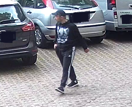 Rozpoznajesz sprawce kradzieży plecaka?