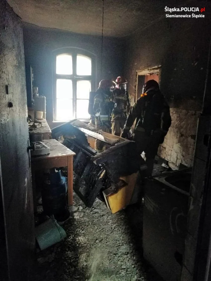 Policjanci uratowali mężczyznę z płonącego mieszkania!