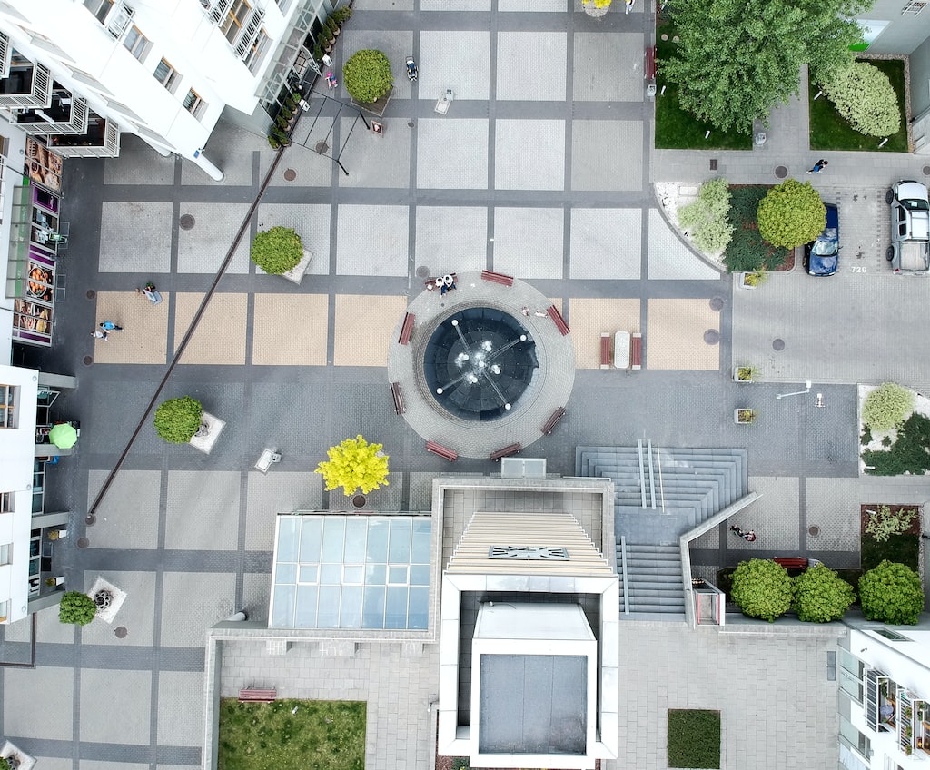 Dlaczego warto zlecić zarządzanie wspólnotami mieszkaniowymi?