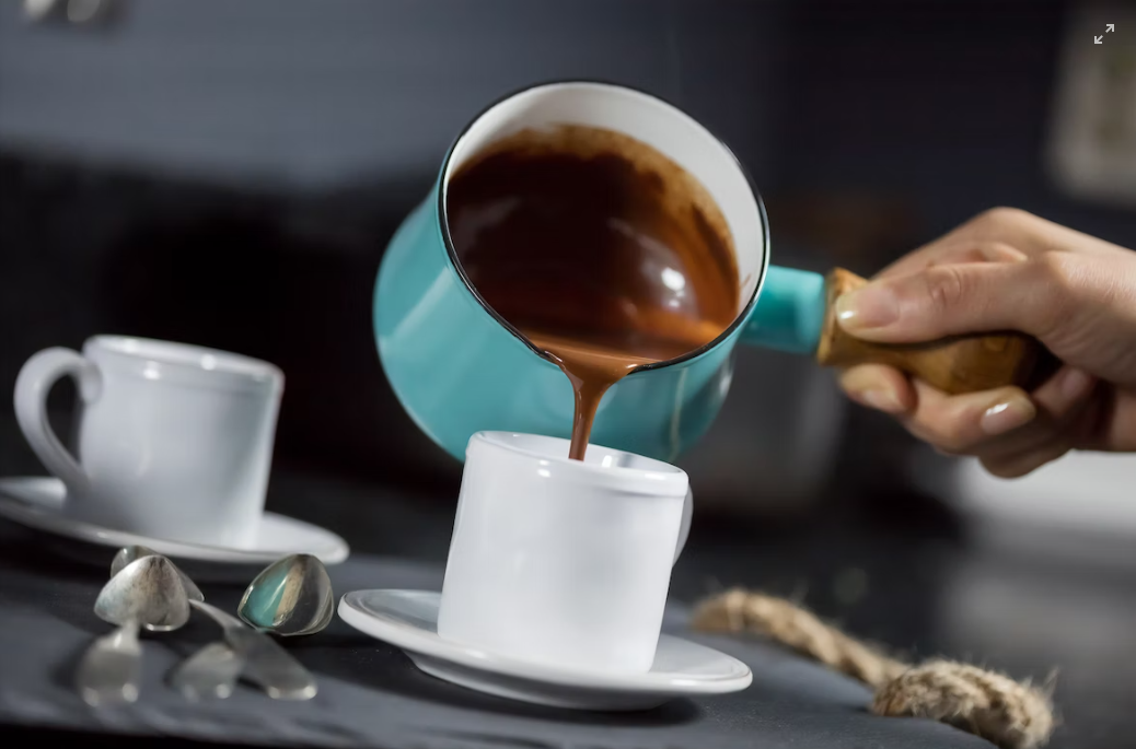 Gorąca czekolada z dodatkiem likieru na bazie whisky