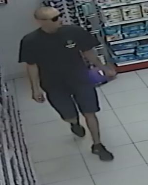 Kradzież w dyskoncie kosmetycznym. Rozpoznajesz sprawcę?