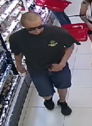 Kradzież w dyskoncie kosmetycznym. Rozpoznajesz sprawcę?