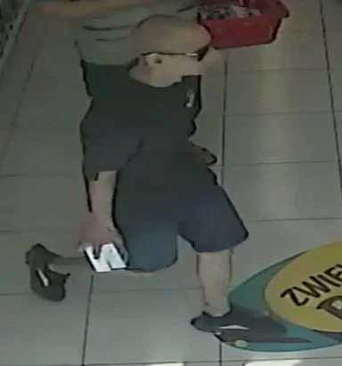 Kradzież w dyskoncie kosmetycznym. Rozpoznajesz sprawcę?