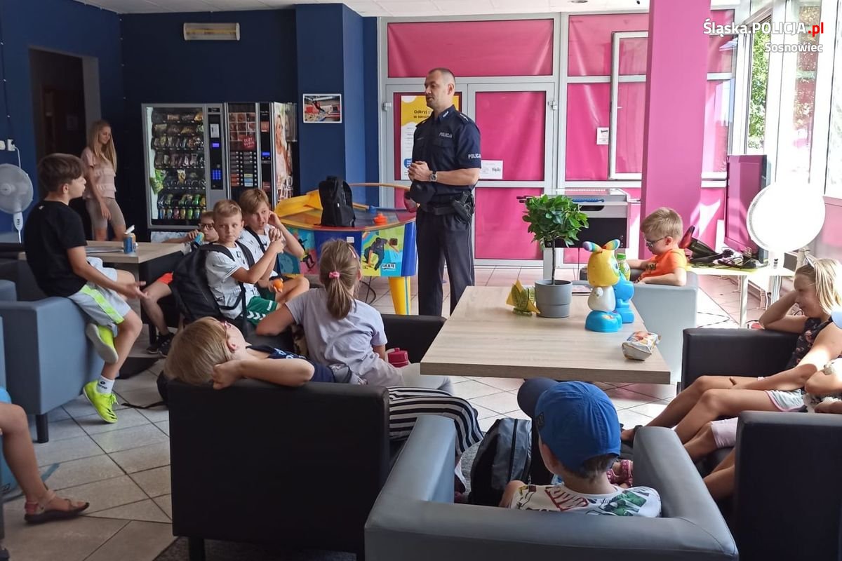 Policyjni profilaktycy dbają o to, by wypoczynek był bezpieczny