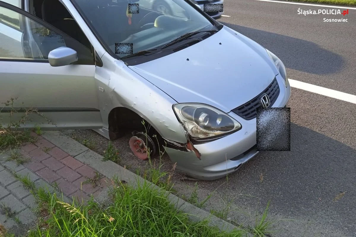 Sosnowieccy policjanci zatrzymali nietrzeźwego kierowcę. Nie zauważył braku koła...