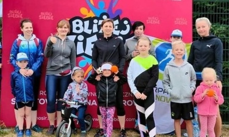 Rodzinny Trening Biegowy na Stadionie Lekkoatletycznym