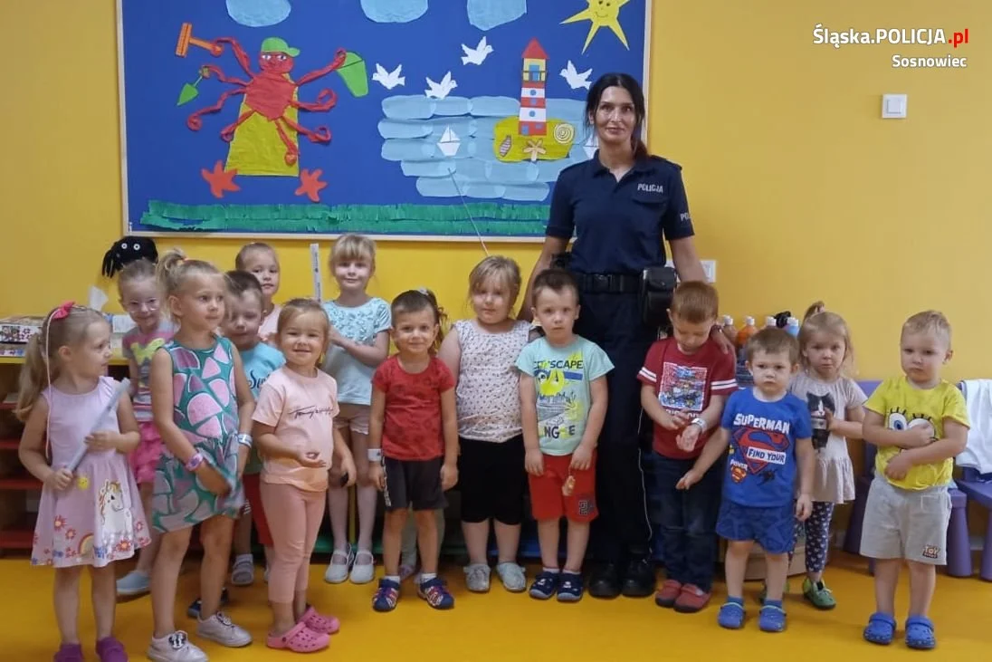 Dzielnicowa rozmawiała z przedszkolakami o podstawach bezpieczeństwa
