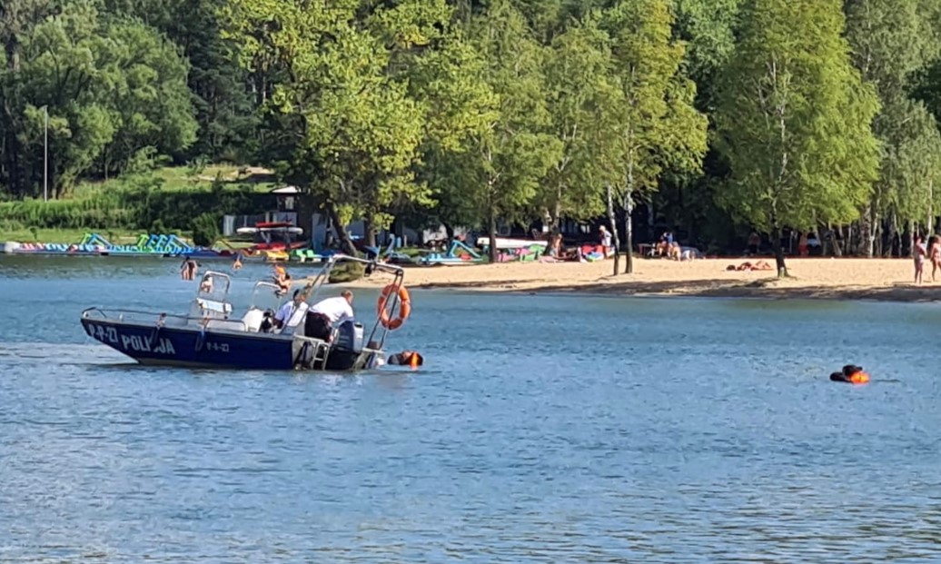 Dwuosobowym kajakiem popłynęli z trójką dzieci. O mało nie doszło do tragedii