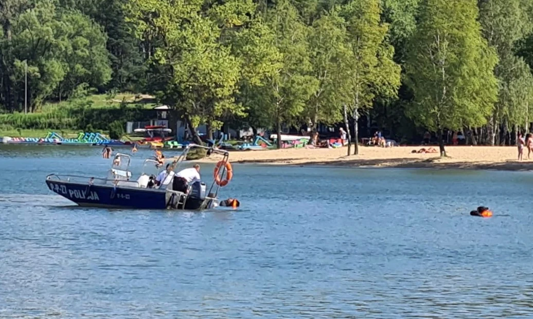 Dwuosobowym kajakiem popłynęli z trójką dzieci. O mało nie doszło do tragedii