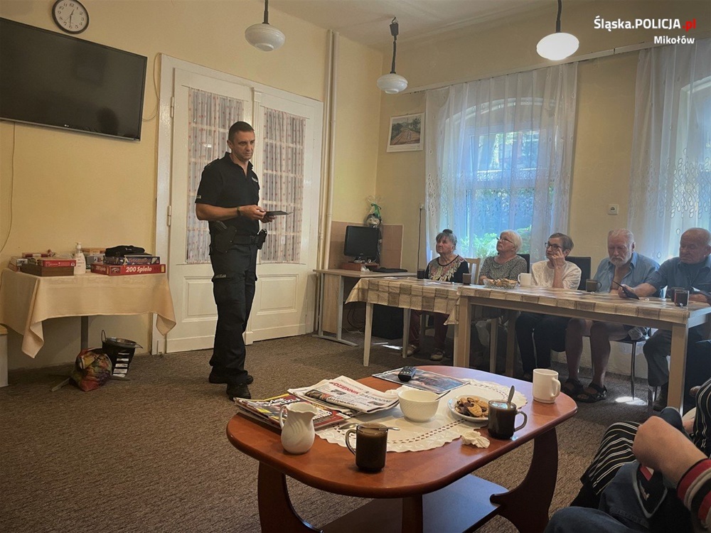 Policyjni profilaktycy na spotkaniu z seniorami