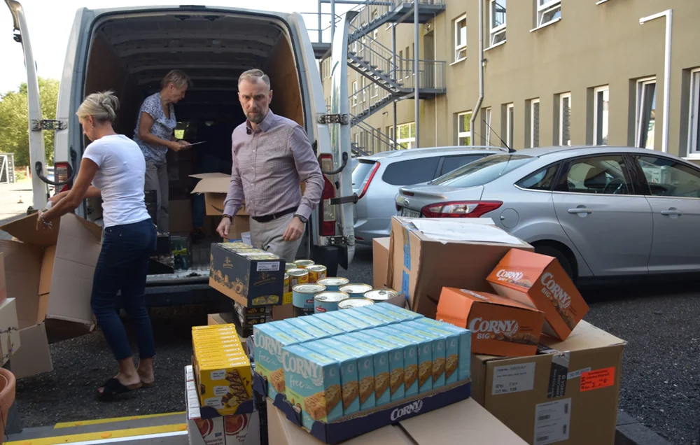 Z powiatowego magazynu pomocy humanitarnej wyruszył kolejny transport do Ukrainy