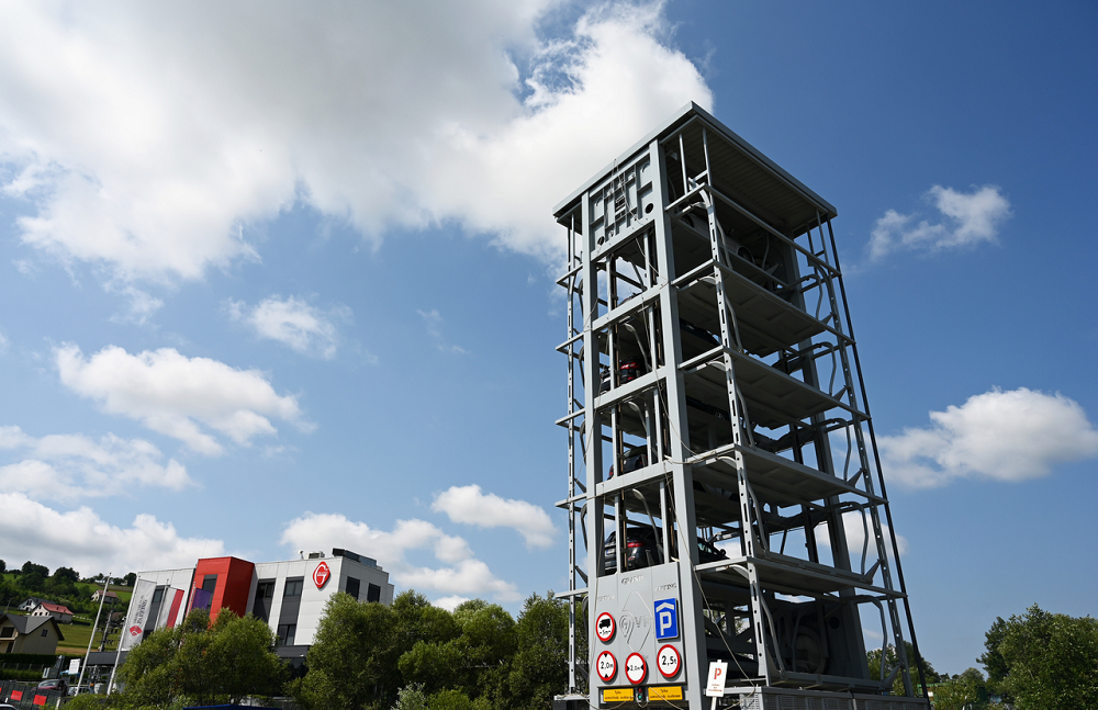 Na ul. Tylnej Mariackiej rozpoczyna się montaż parkingu automatycznego