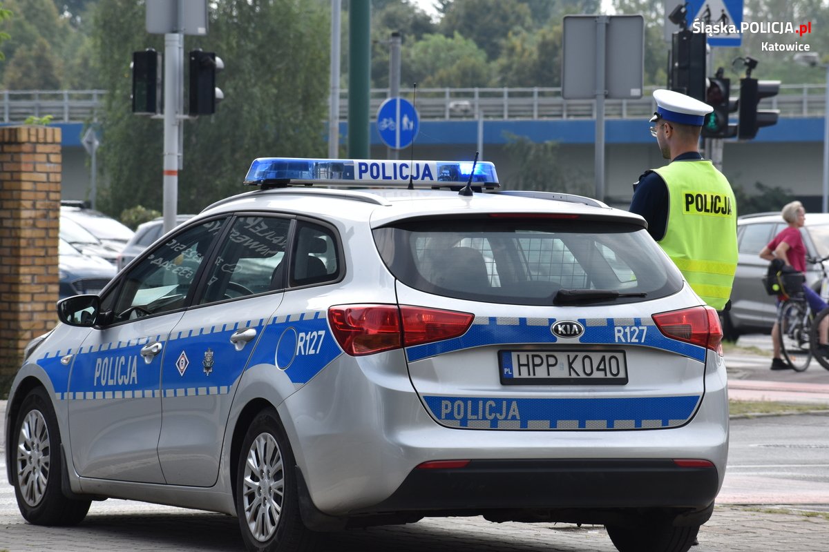 Policjanci dbali o bezpieczeństwo podczas meczu 1