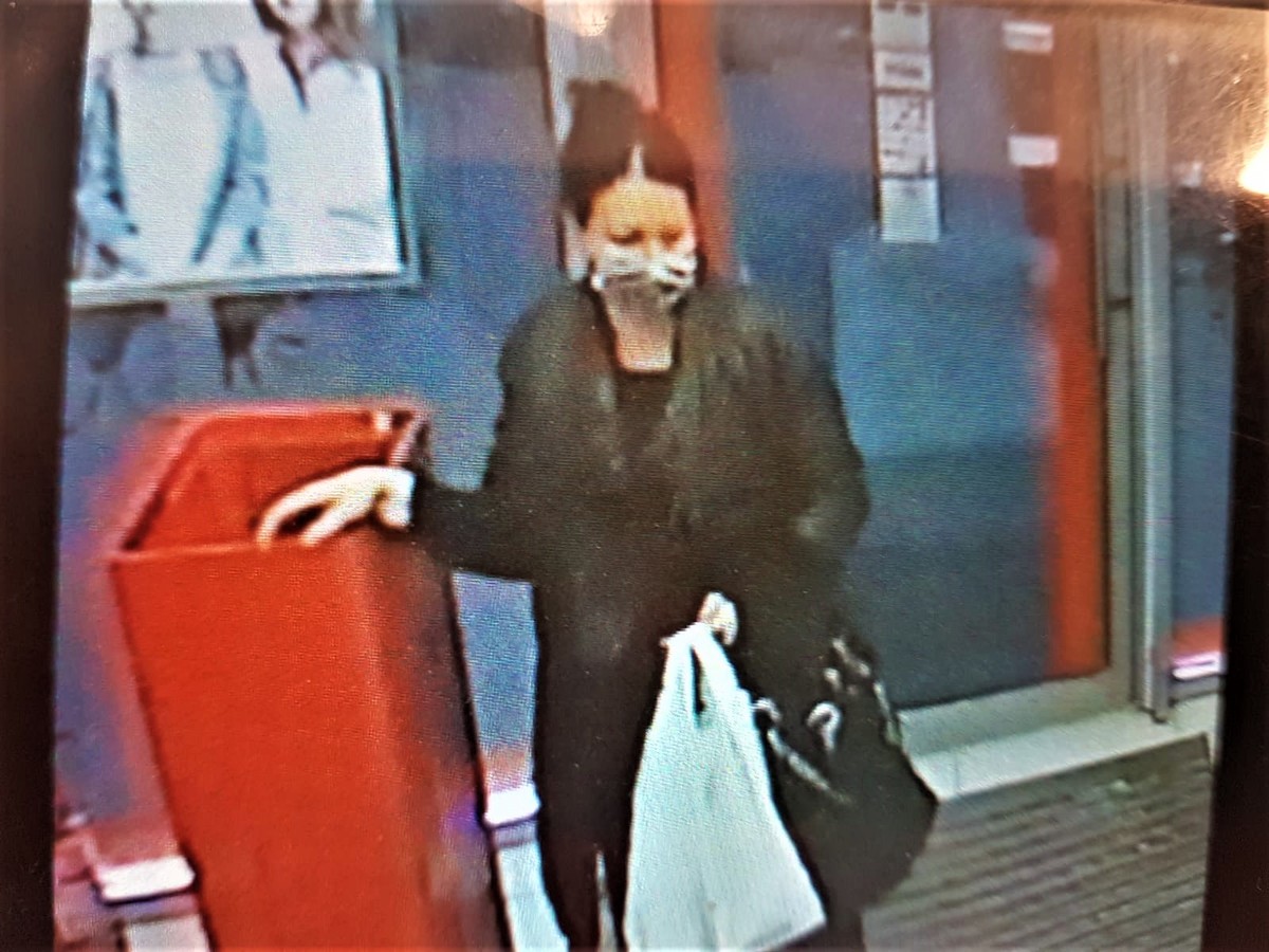 Policjanci poszukują sprawcy kradzieży