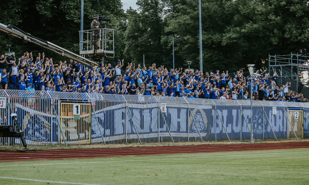 Fani Ruchu Chorzów z zakazem wyjazdów. To kara PZPN za mecz z Chrobrym w Głogowie