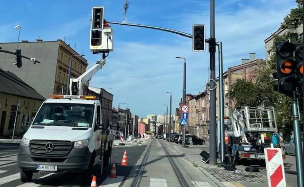 Kolejny odcinek 3 Maja otwarty dla ruchu w obu kierunkach. Prace drogowe dobiegają końca
