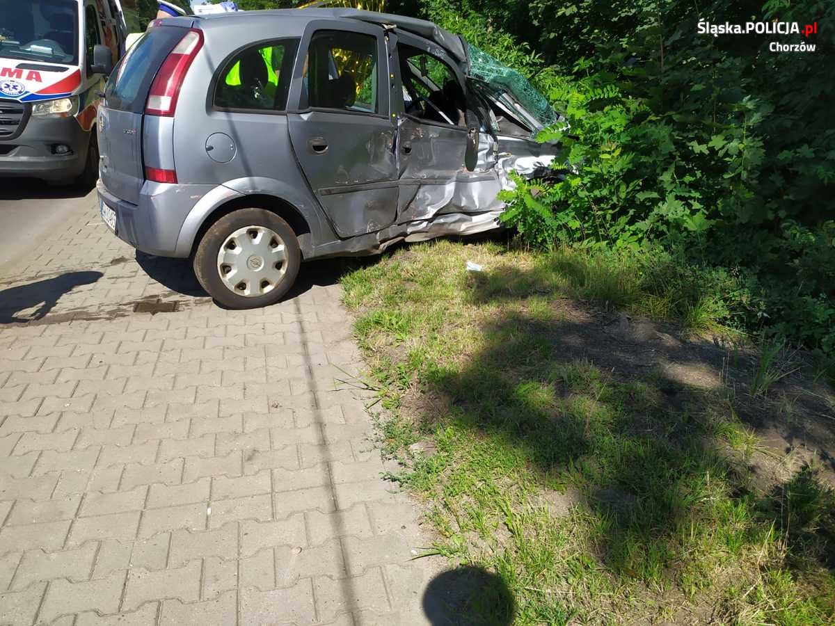 Groźny wypadek w Świętochłowicach. Z pomocą ruszył policjant w czasie wolnym od służby!