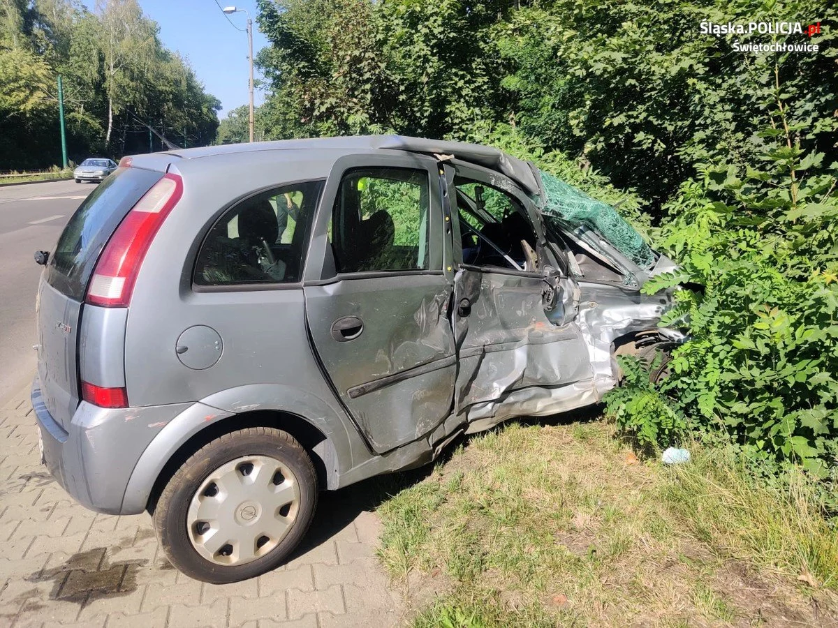 O włos od tragedii! 71-letnia kierująca wjechała wprost pod nadjeżdżający tramwaj