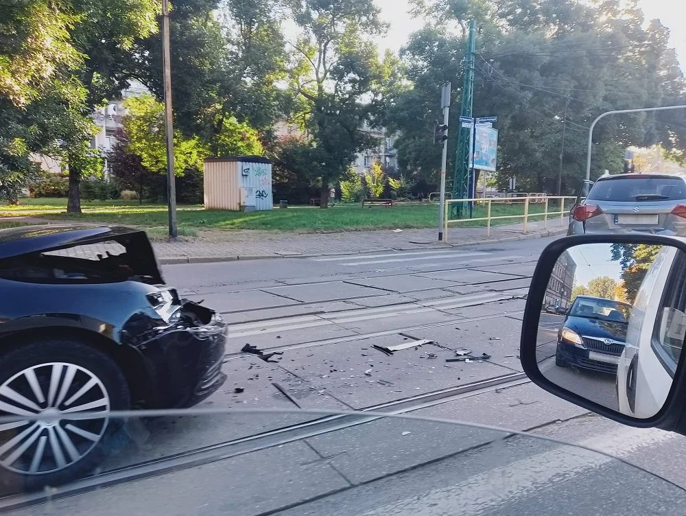 Zderzenie dwóch samochodów na ul. Katowickiej