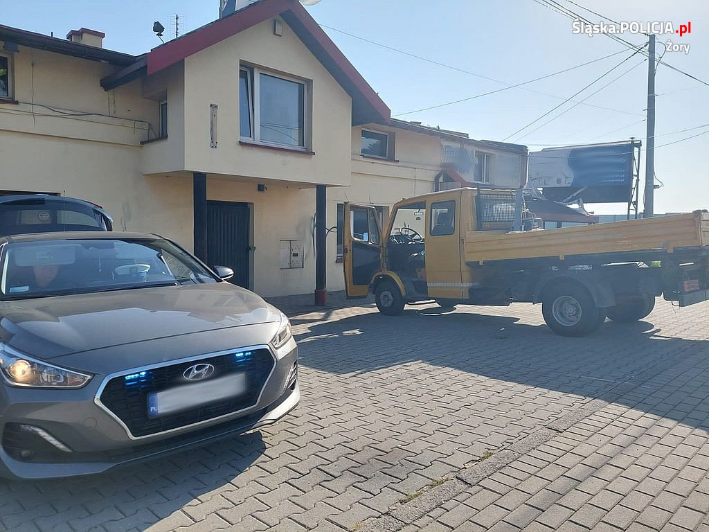 30-letni kierowca z Żor stracił prawo jazdy. Kierował dostawczakiem pod wpływem alkoholu