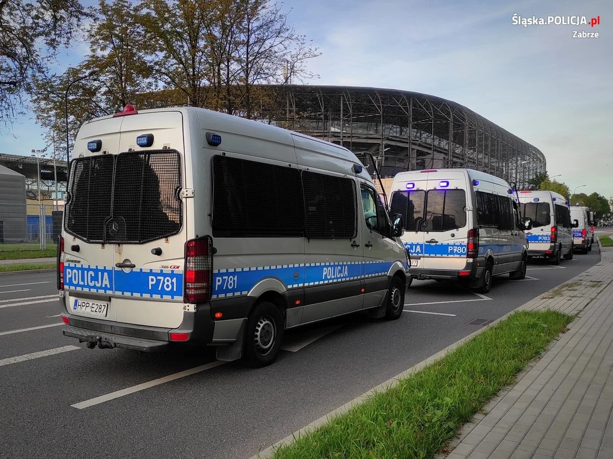 Zabrzańscy policjanci zabezpieczali mecz Górnika Zabrze i Raków Częstochowa [ZDJĘCIA]