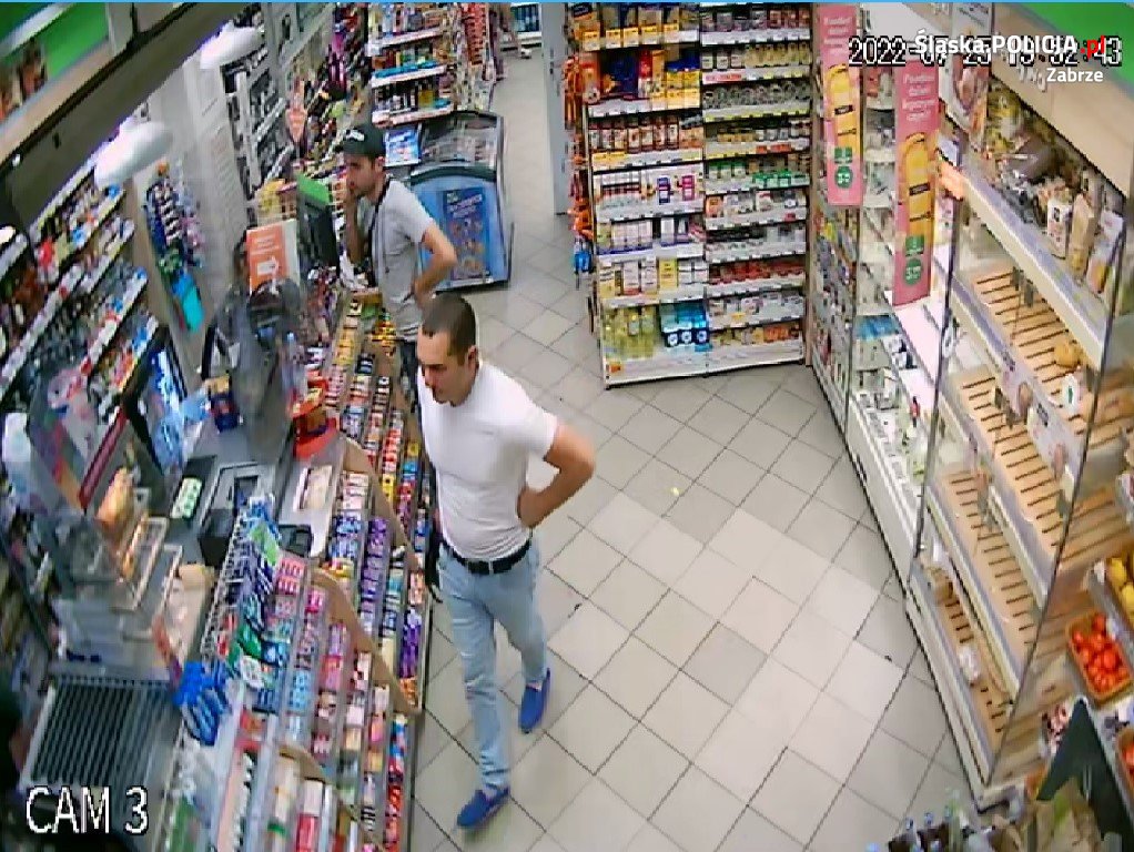 Publikujemy wizerunek sprawców kradzieży z włamaniem