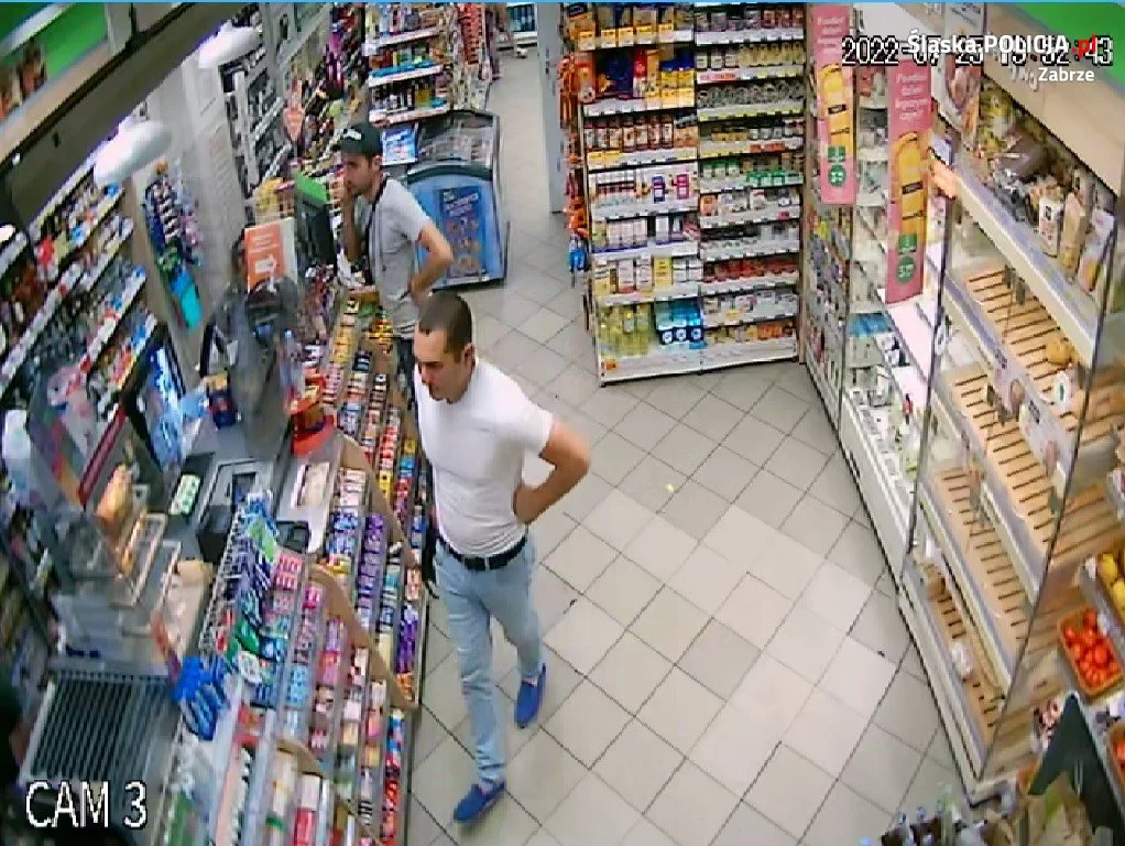 Publikujemy wizerunek sprawców kradzieży z włamaniem