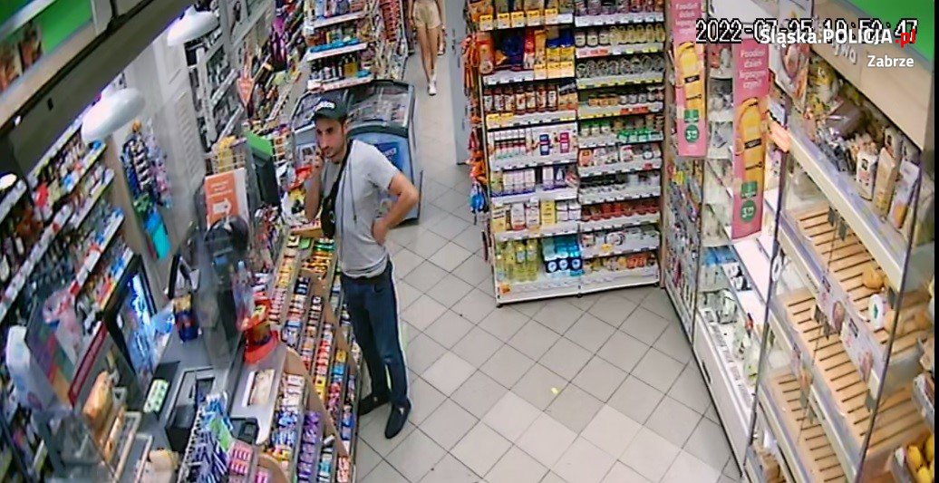 Publikujemy wizerunek sprawców kradzieży z włamaniem