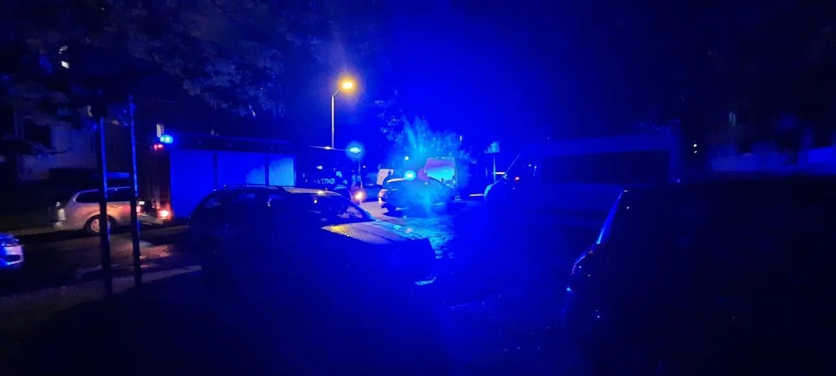 Strażacy wezwani do otwarcia mieszkania. W środku znajdowała się osoba poszkodowana