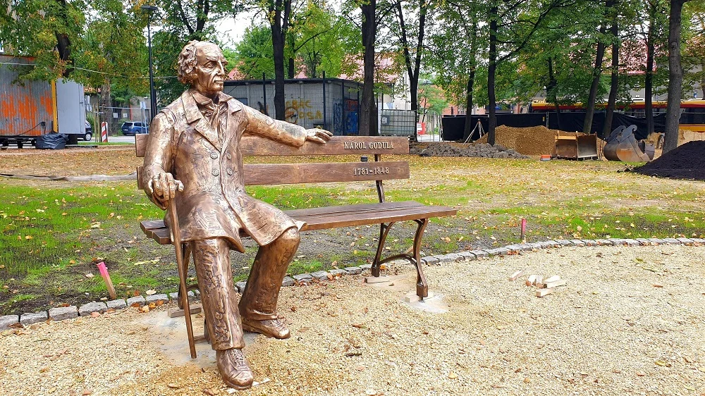 Prace przy rewitalizacji Placu Niepodległości w Goduli nadzoruje sam Karol Godula