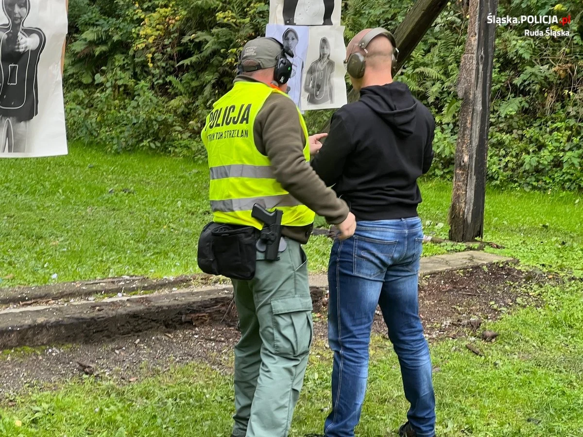 Rudzcy mundurowi doskonalą swoje umiejętności na strzelnicy