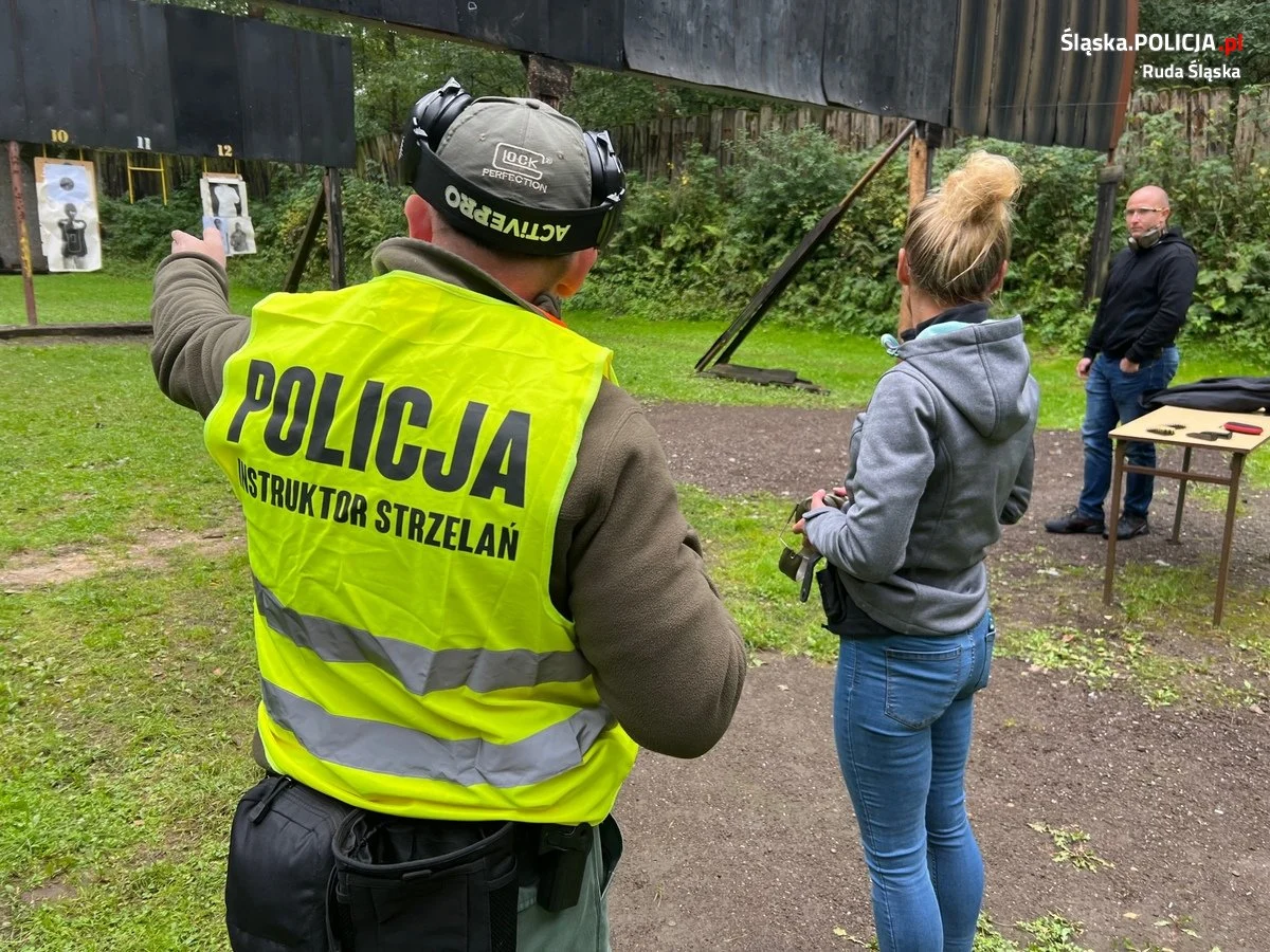 Rudzcy mundurowi doskonalą swoje umiejętności na strzelnicy