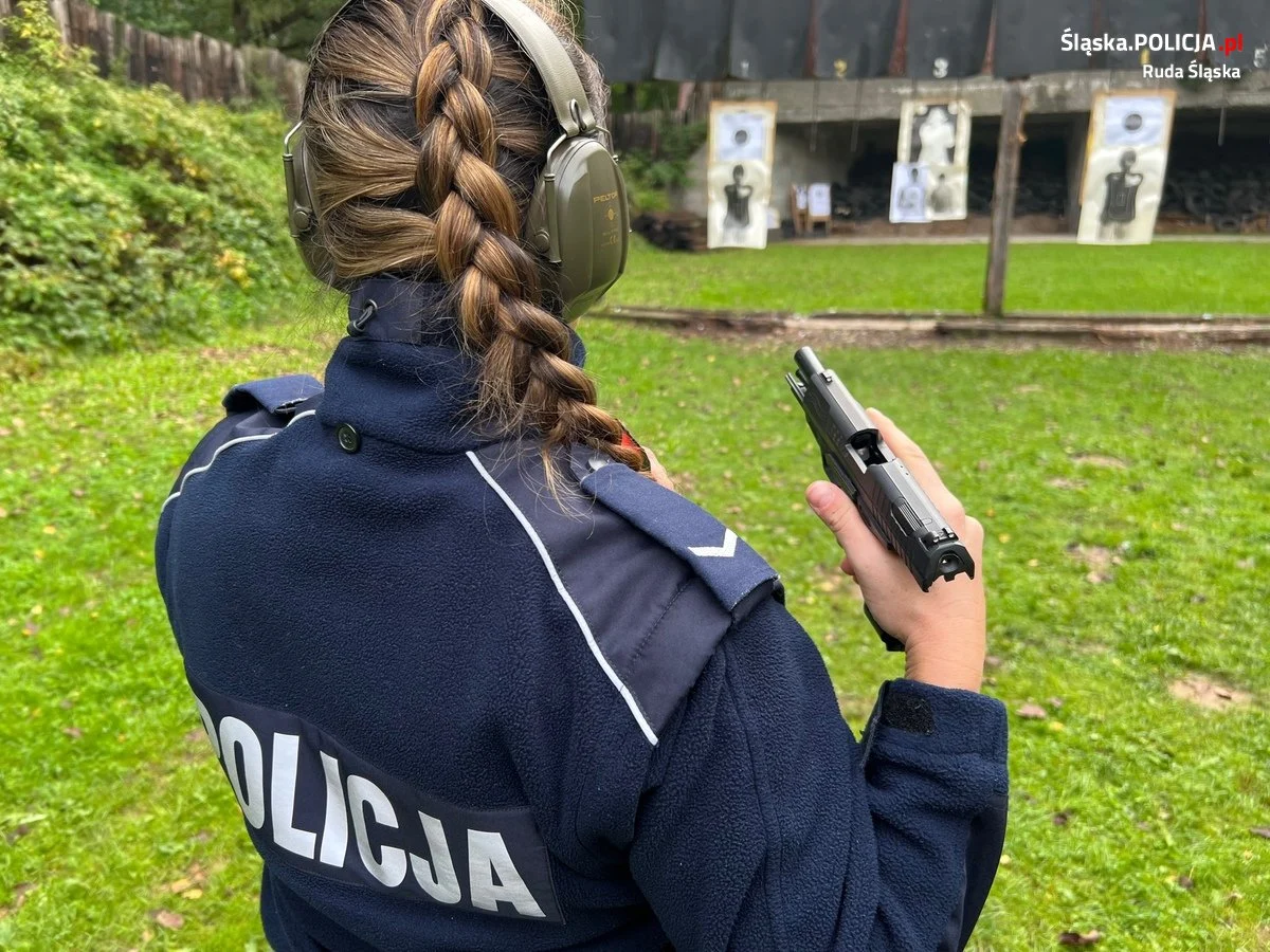 Rudzcy mundurowi doskonalą swoje umiejętności na strzelnicy