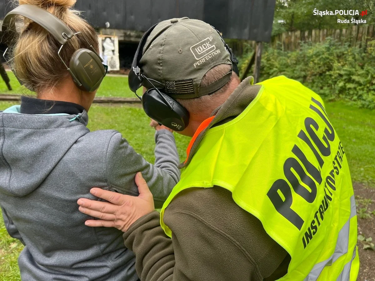 Rudzcy mundurowi doskonalą swoje umiejętności na strzelnicy