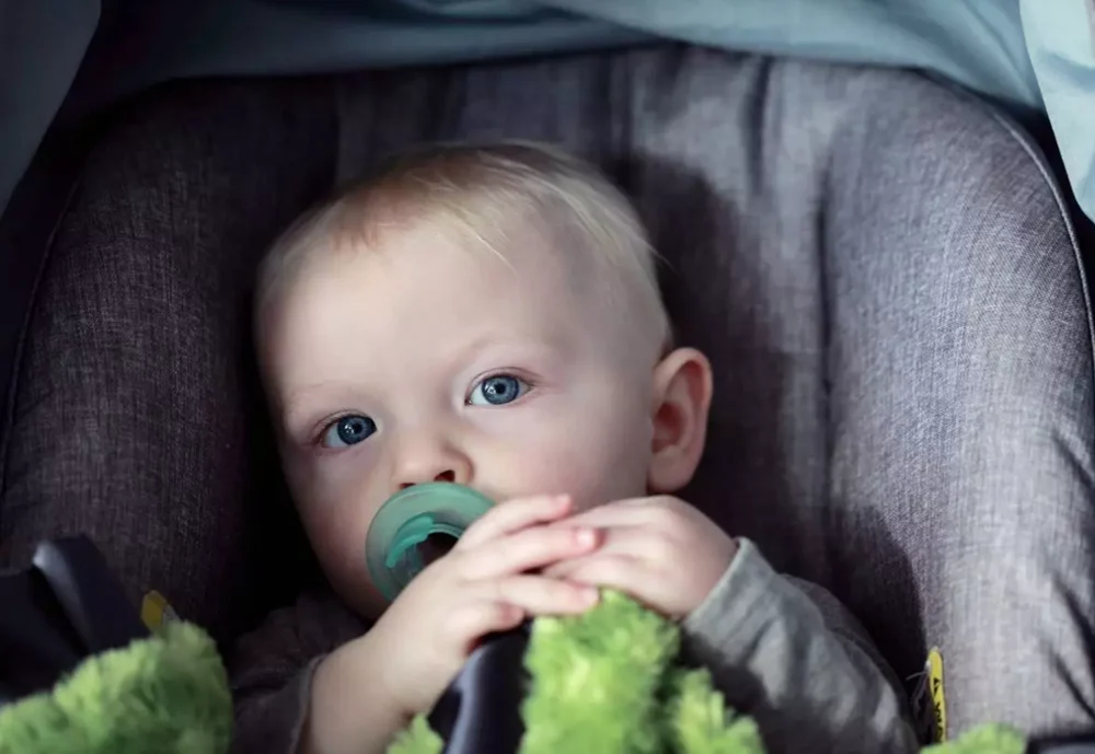 Kiedy nie trzeba przewozić dziecka w foteliku? Policja przypomina zasady