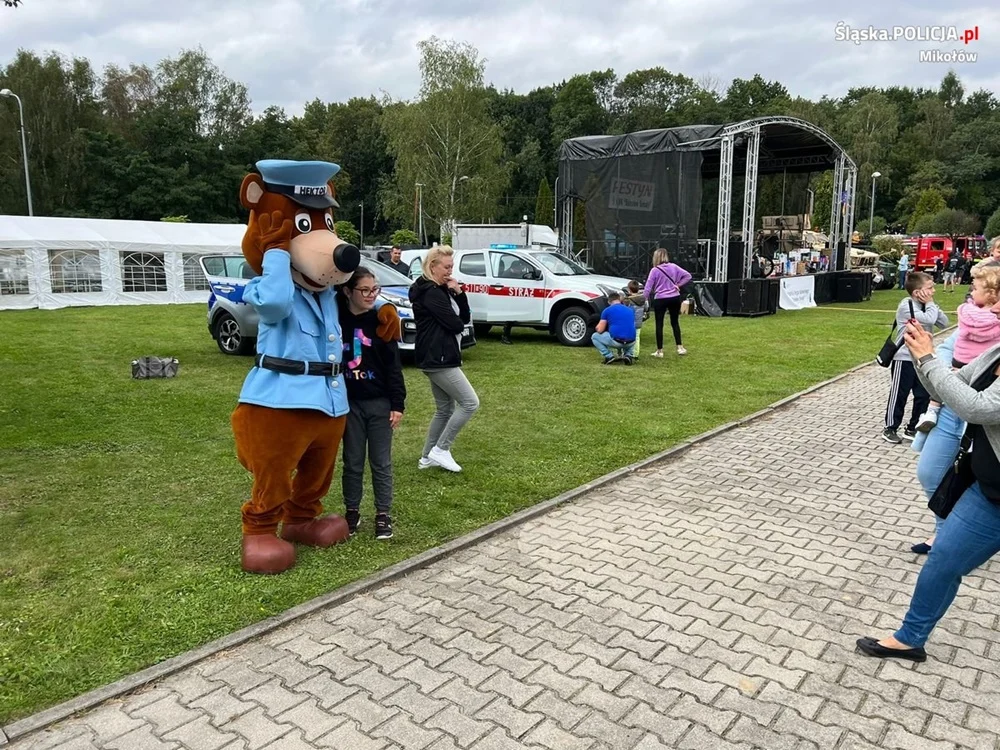 Łaziscy dzielnicowi z profilaktyką na rodzinnym festynie