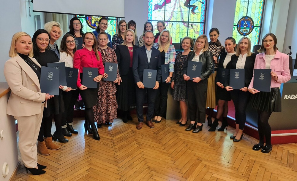 Kolejni siemianowiccy nauczyciele odebrali awans na nauczycieli mianowanych