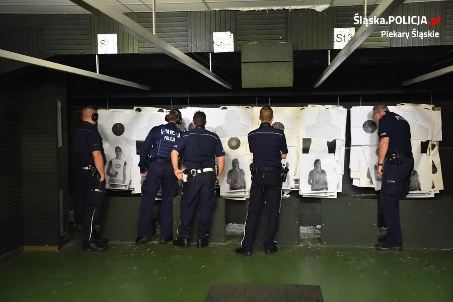 Policjanci doskonalą swoje umiejętności na strzelnicy