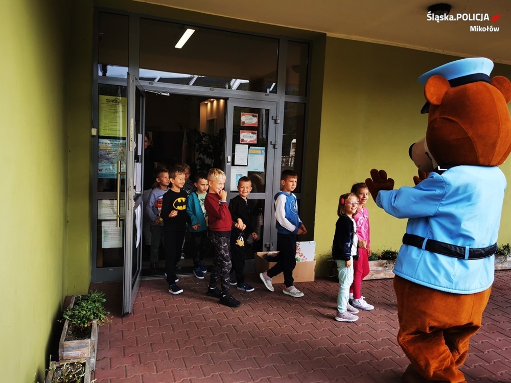 "Popatrz w lewo, potem w prawo" - orzescy dzielnicowi o bezpieczeństwie pieszych